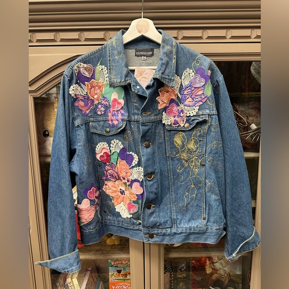 Vintage denim jacket hand painted and Jewell embellished applique - Picture 5 of 5